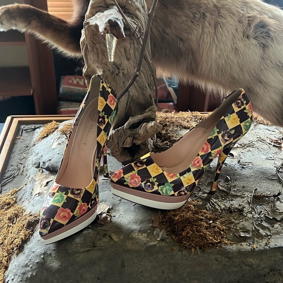 Versace size 40 floral heel - Picture 1 of 2